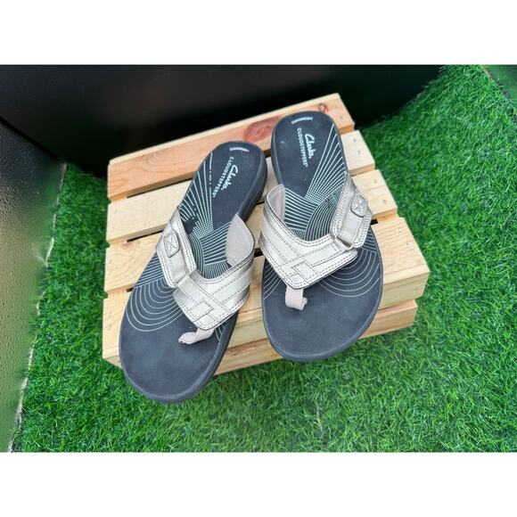 Cloudsteppers by Clarks- Gold/Black Sandals- Size 9W - Picture 8 of 10